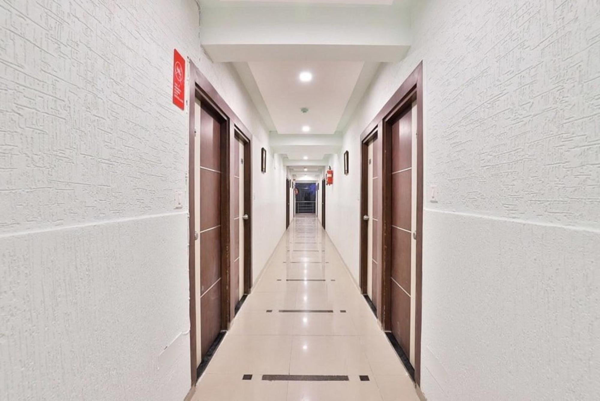 Hotel The Grand Pritam Гандинагар Екстериор снимка