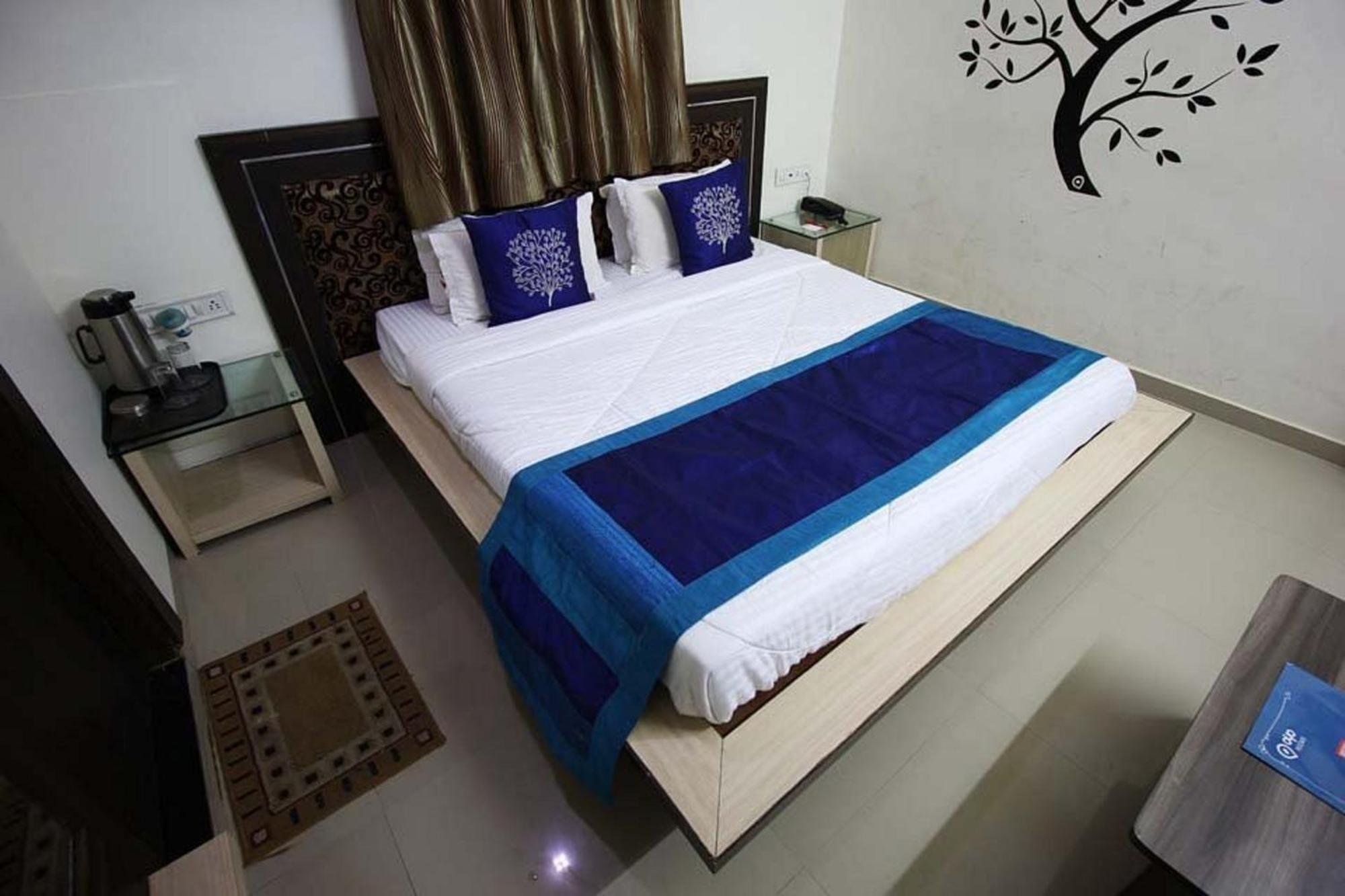 Hotel The Grand Pritam Гандинагар Екстериор снимка