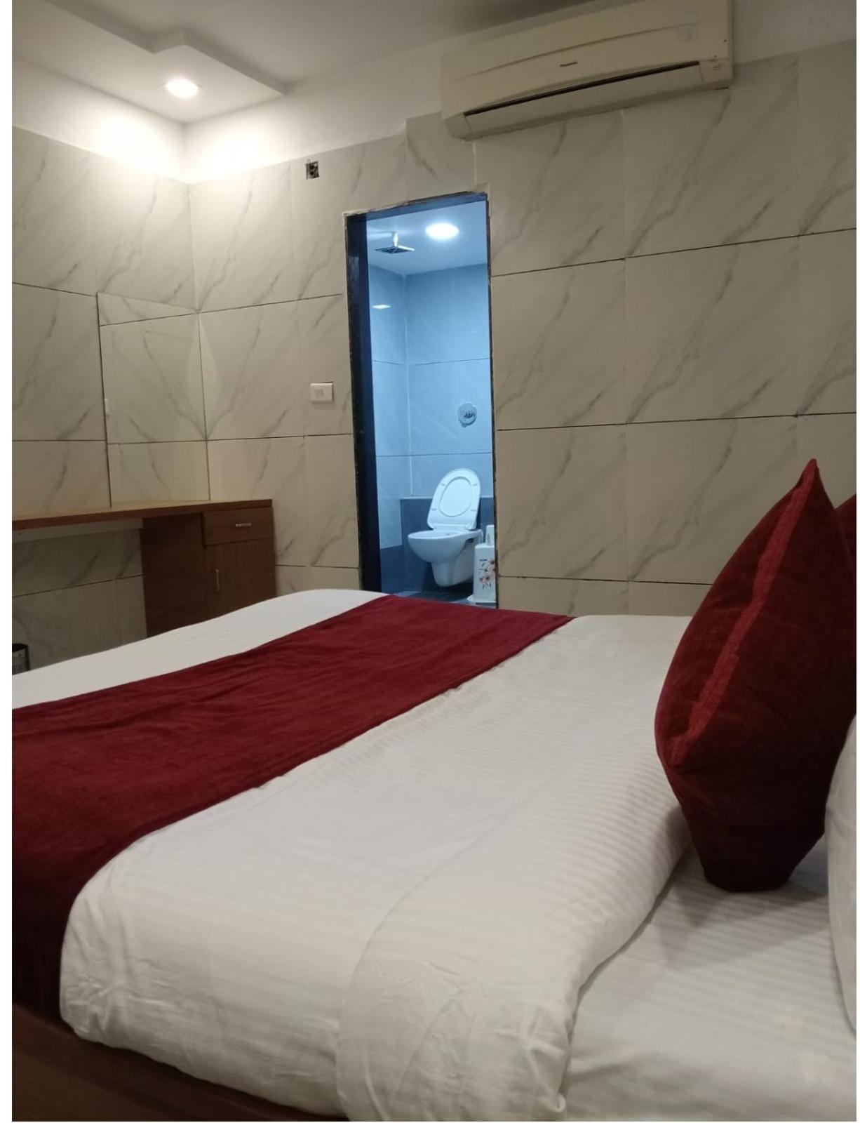 Hotel The Grand Pritam Гандинагар Екстериор снимка
